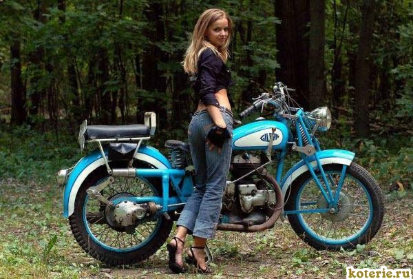 девушка на мотоцикле фото